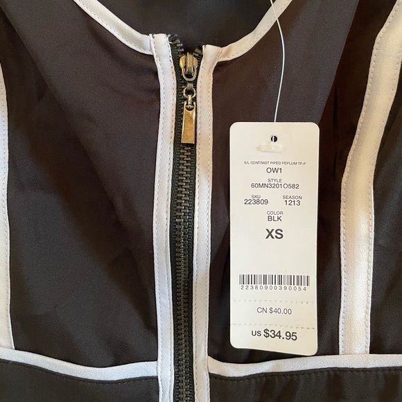 Zippered 2B Bebe Top NWT - Picture 3 of 3